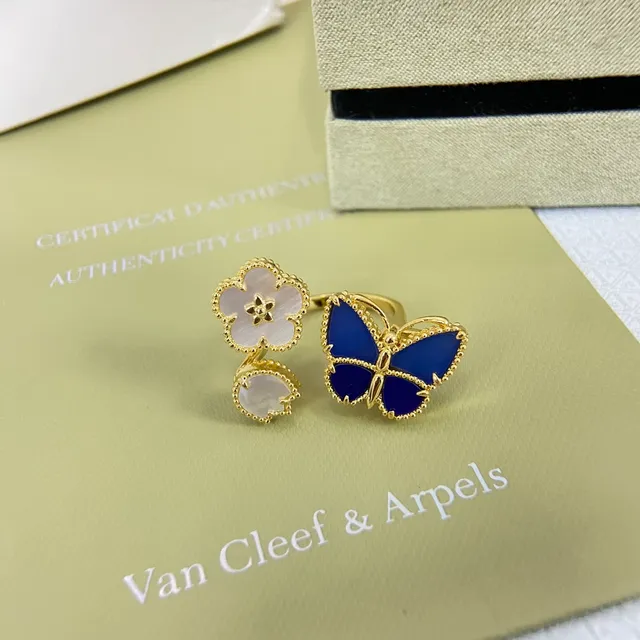 Van Cleef & Arpels Alhambra and Papillon Anillo con bordes dorados y azules incrustado con nácar 4