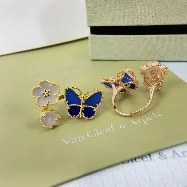 Van Cleef & Arpels Alhambra and Papillon Anillo con bordes dorados y azules incrustado con nácar 5