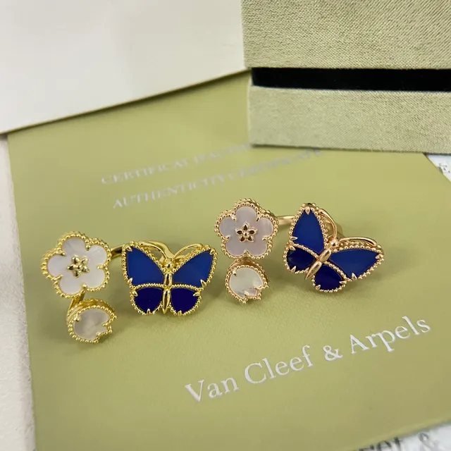 Van Cleef & Arpels Alhambra and Papillon Anillo con bordes dorados y azules incrustado con nácar 6