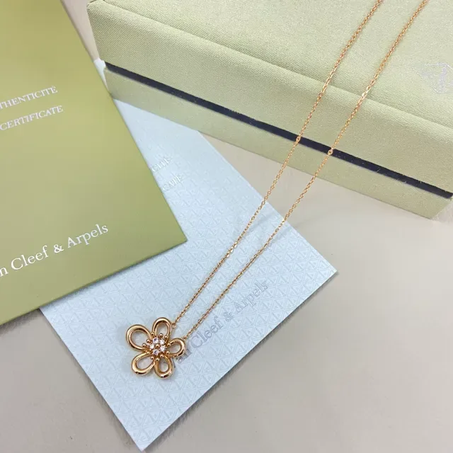 Van Cleef & Arpels Alhambra Collier pendentif floral à cinq pétales 5
