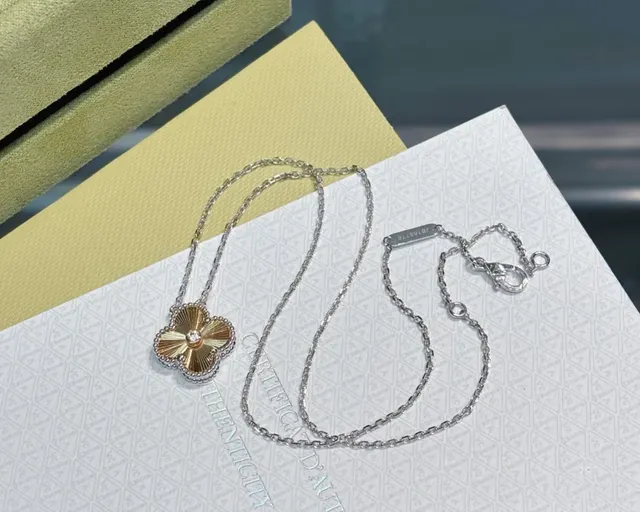 Van Cleef & Arpels Alhambra Four-Leaf Clover Gold and Diamond Necklace 6