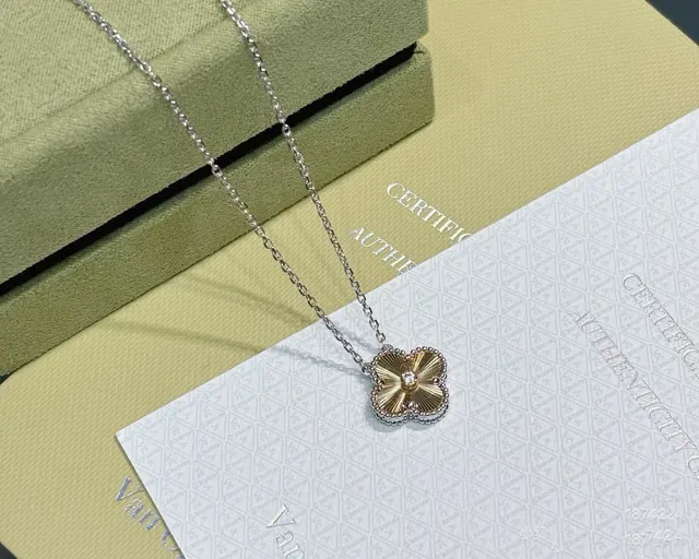 Van Cleef & Arpels Alhambra Four-Leaf Clover Gold and Diamond Necklace 7