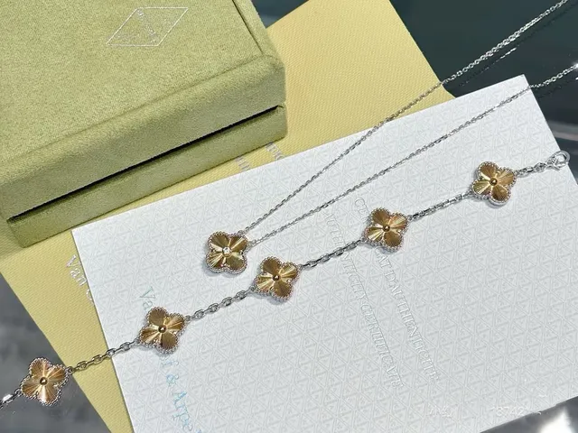 Van Cleef & Arpels Alhambra Four-Leaf Clover Gold and Diamond Necklace 9