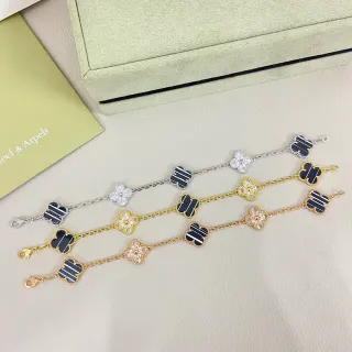 Van Cleef & Arpels Alhambra Four-Leaf Clover 条纹珐琅和碎钻手链
