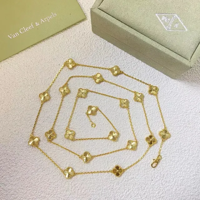 Van Cleef & Arpels Alhambra colar com motivo de trévo em ouro 2
