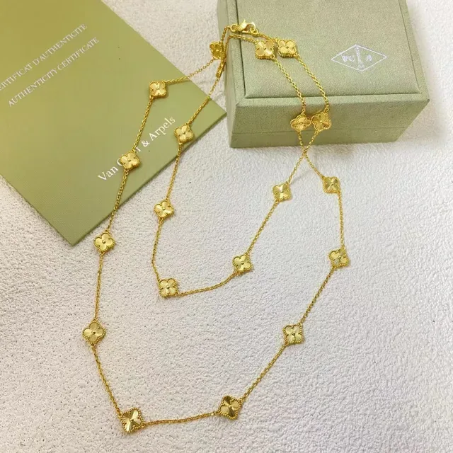 Van Cleef & Arpels Alhambra colar com motivo de trévo em ouro 3