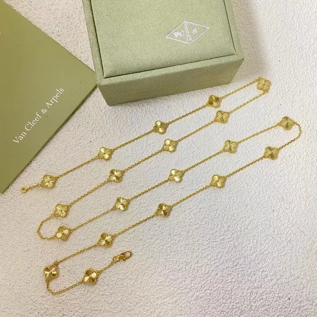 Van Cleef & Arpels Alhambra colar com motivo de trévo em ouro 4
