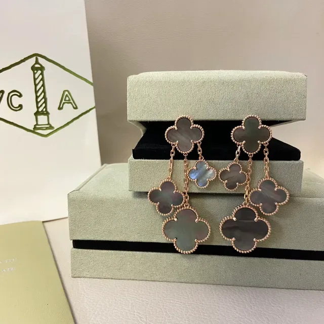 Van Cleef & Arpels Alhambra মাদার অফ পার্ল এবং গোল্ড টোন লটকন্ত কানের দুল 3