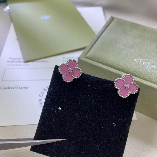 Van Cleef & Arpels Alhambra गुलाबी एनामेल सोने की मोती क्लोवर कान की मूंगफली 4