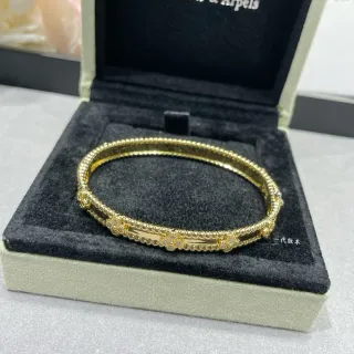 Van Cleef & Arpels 黄金白色珠贝帕尔莱纹理花卉钻石图案手链