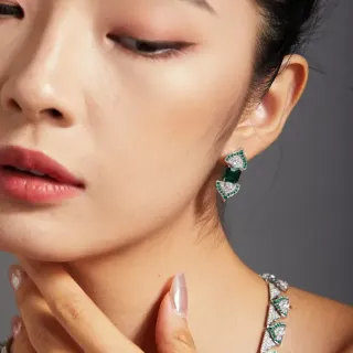 Van Cleef & Arpels Green Silver Geometric Leaf Motif Emerald Center Stone Earrings