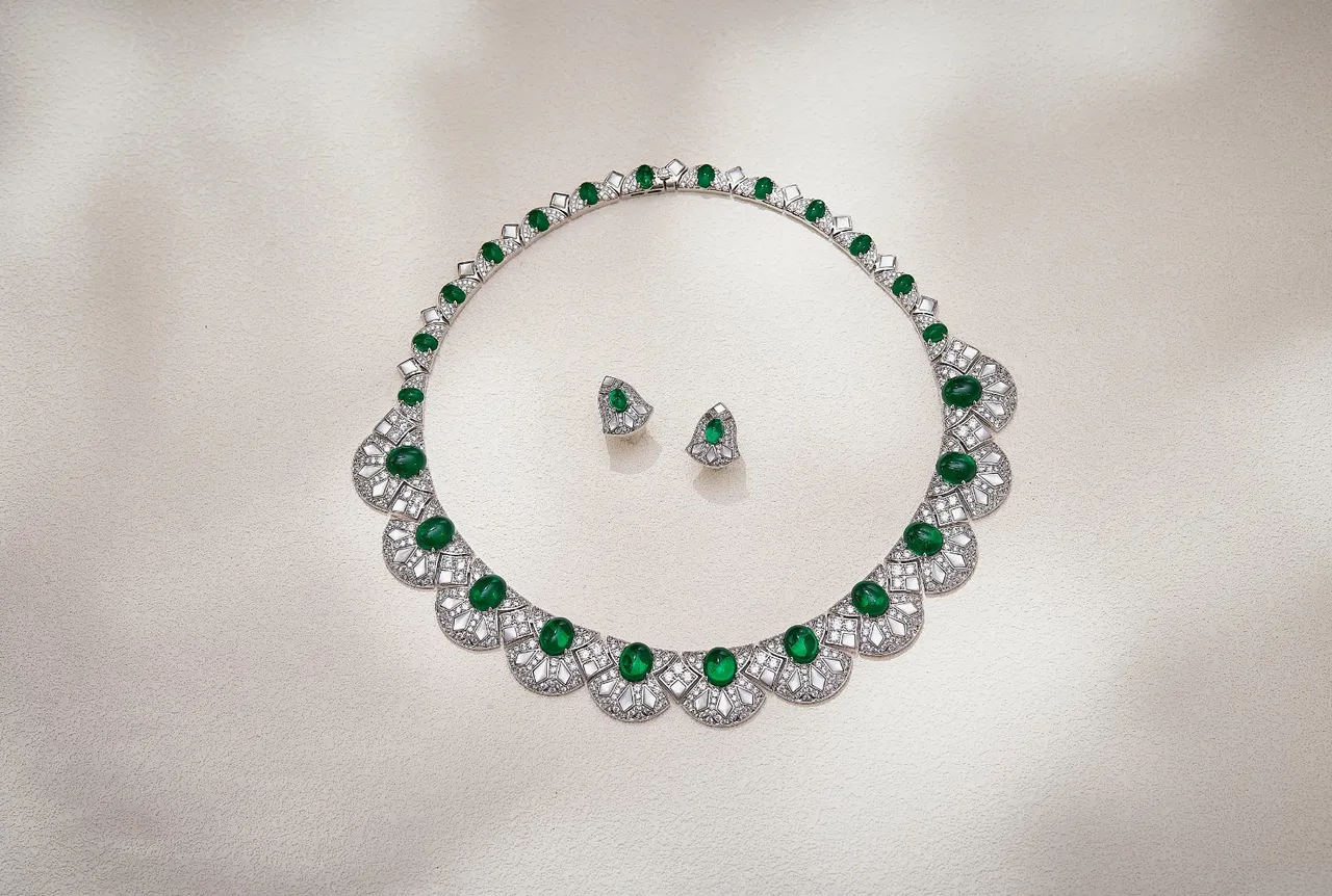 Van Cleef & Arpels 绿色白色不对称叶形宝石中心耳环 2