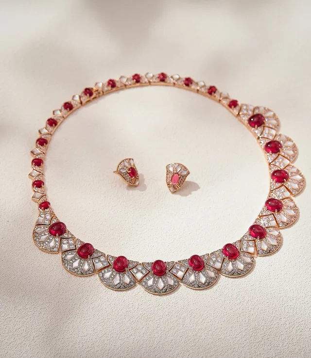 Van Cleef & Arpels 绿色白色不对称叶形宝石中心耳环 3