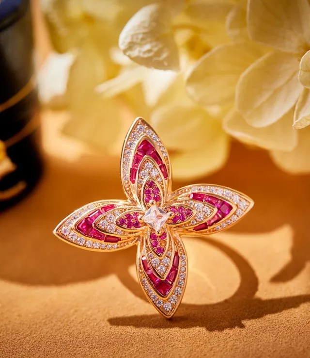 Van Cleef & Arpels গোলাপি সোনা ফুল-বাটারফ্লাই মোটিফ পাভে-সেট ডায়মন্ড রিং 4