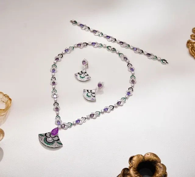 Van Cleef & Arpels বেগুনি সবুজ আন্তঃসংযুক্ত হার্ট-শেপড লিঙ্কস প্যাভে ডায়মন্ড বর্ডার ব্রেসলেট 2
