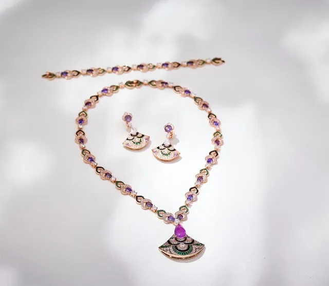 Van Cleef & Arpels বেগুনি সবুজ আন্তঃসংযুক্ত হার্ট-শেপড লিঙ্কস প্যাভে ডায়মন্ড বর্ডার ব্রেসলেট 3