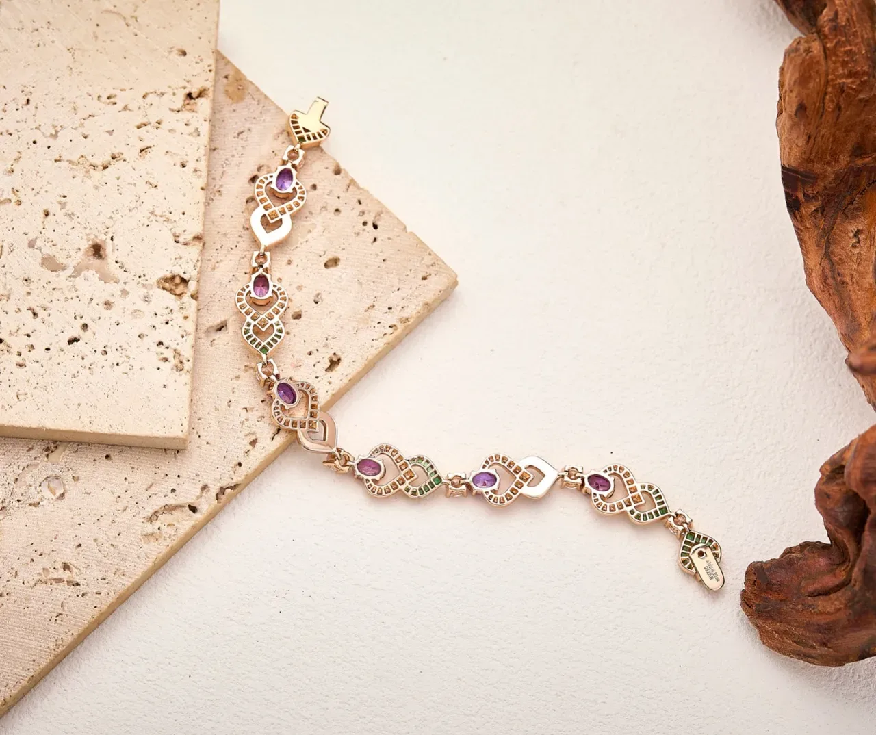 Van Cleef & Arpels বেগুনি সবুজ আন্তঃসংযুক্ত হার্ট-শেপড লিঙ্কস প্যাভে ডায়মন্ড বর্ডার ব্রেসলেট 5