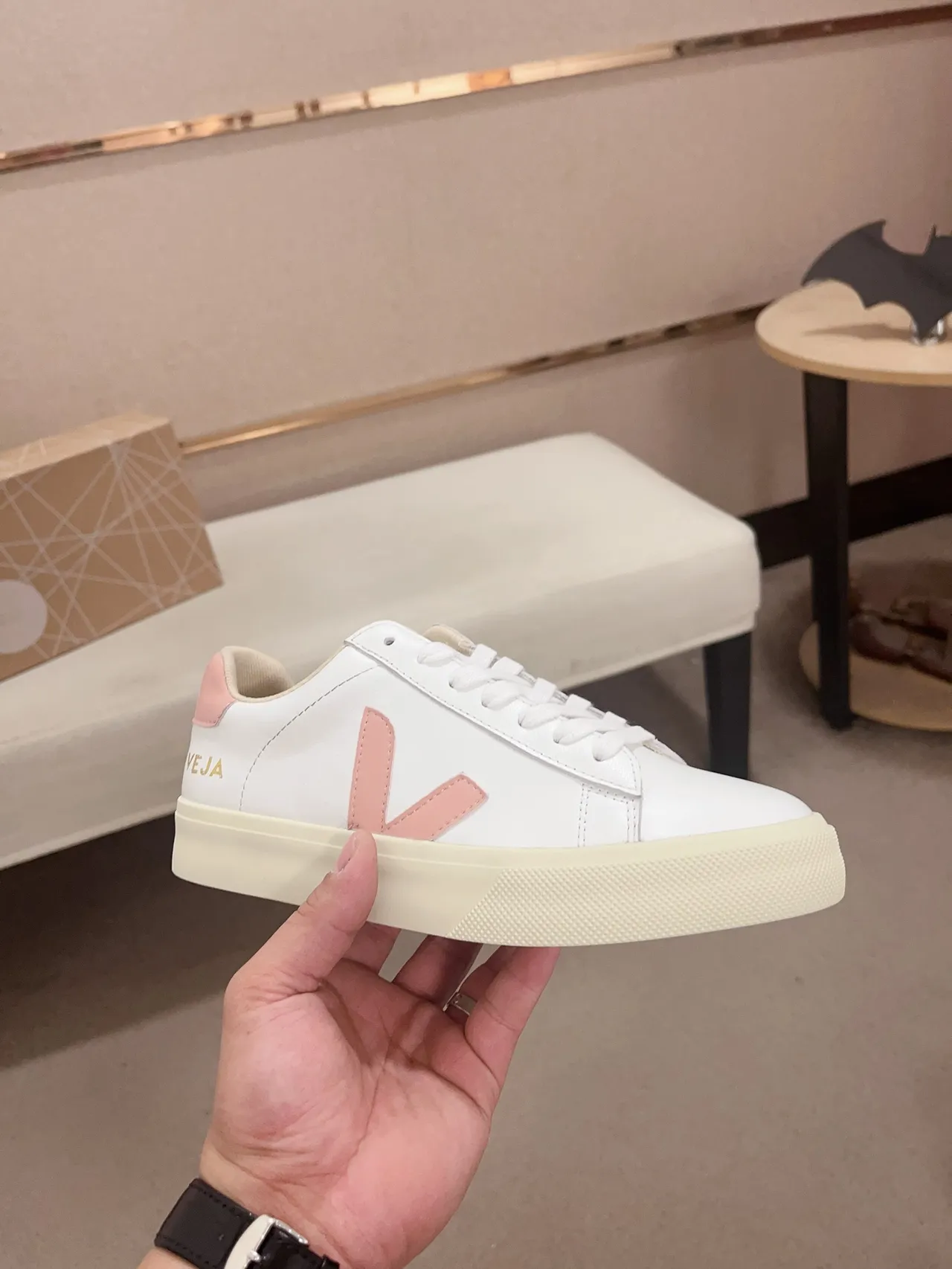 VEJA Zapatillas Lifestyle Blancas y Rosas Low-Top de Cuero 5