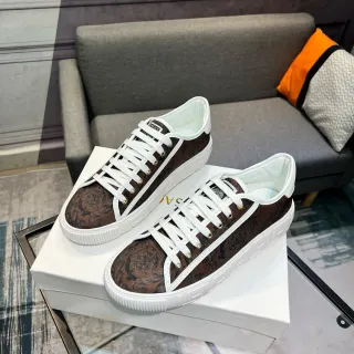 Versace Tênis Lifestyle Marrom Branco Low-Top com Impressão Baroque na Parte Superior