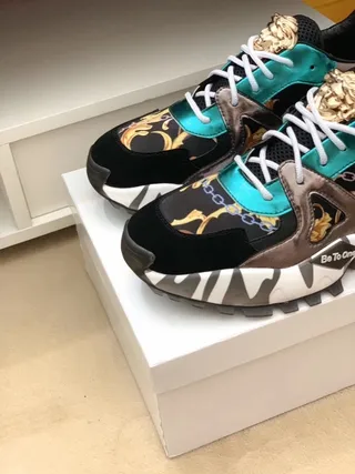 Versace Chain Reaction Baroque Print Lion Head 厚底运动鞋 4