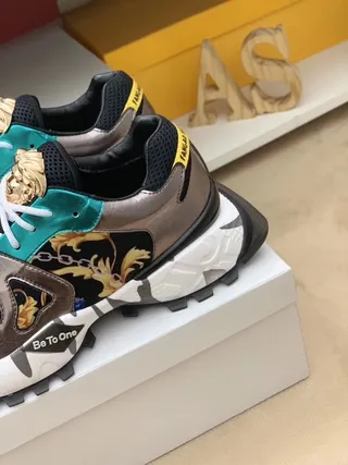 Versace Chain Reaction Baroque Print Lion Head 厚底运动鞋 7