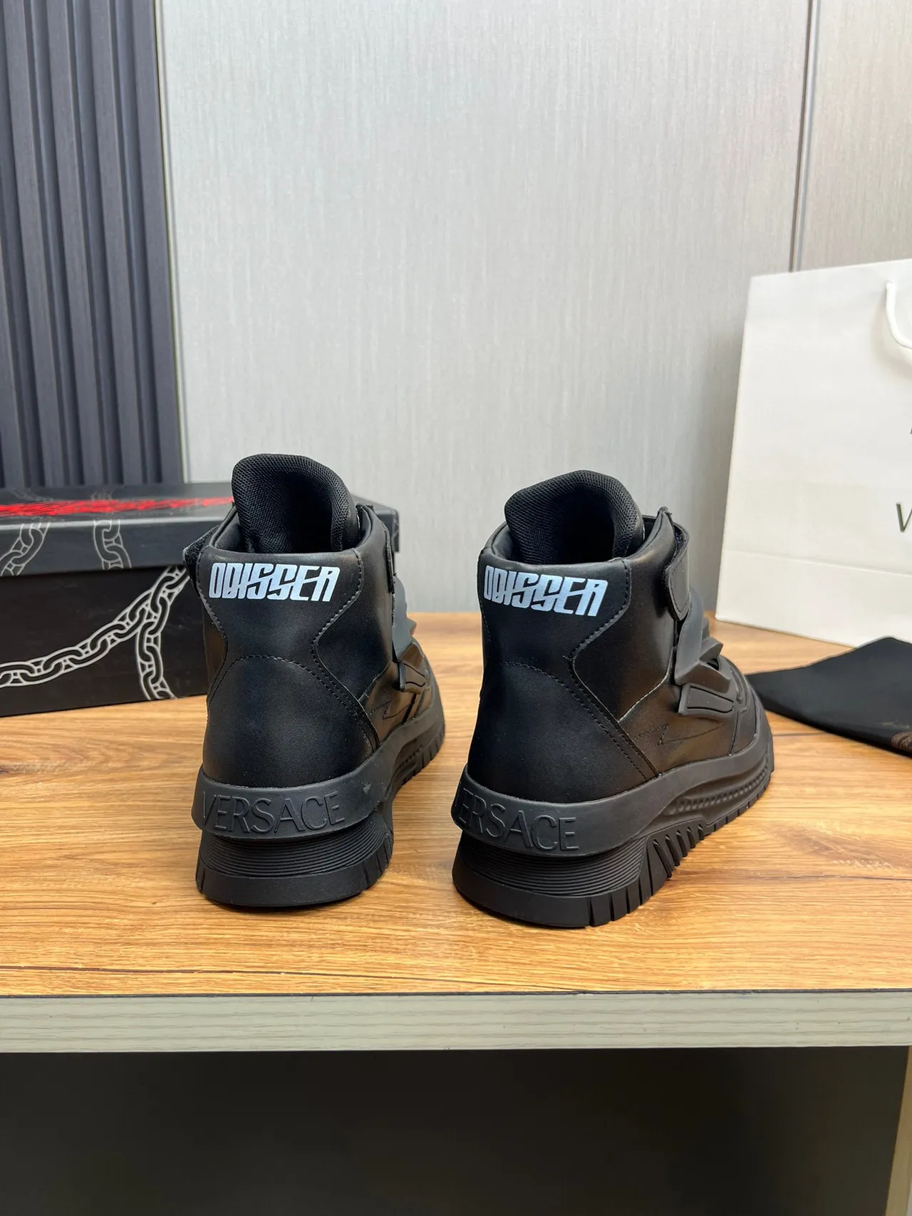 Versace Chain Reaction Black Medusa tênis lifestyle de cano alto 6