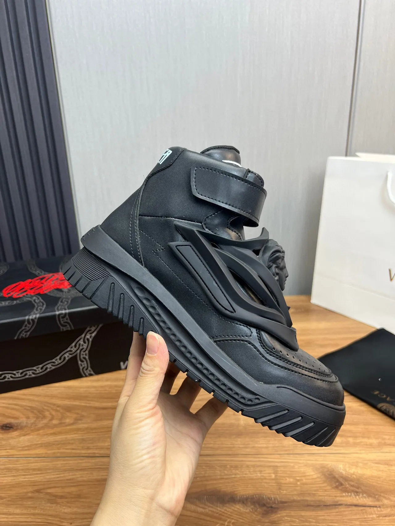Versace Chain Reaction Black Medusa tênis lifestyle de cano alto 8