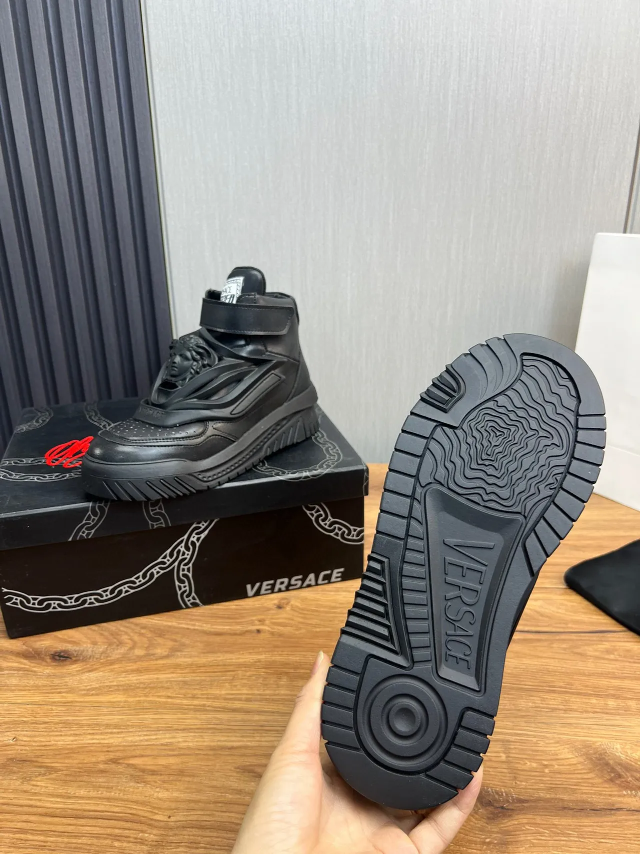 Versace Chain Reaction Black Medusa tênis lifestyle de cano alto 9