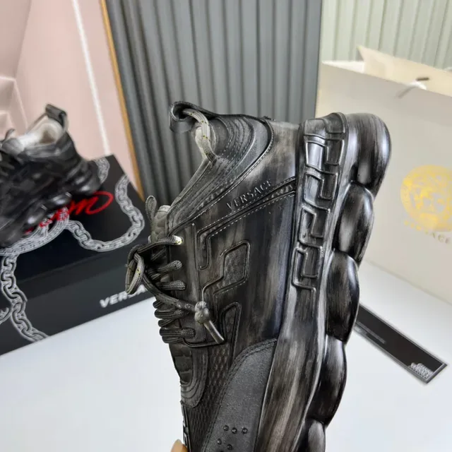 Versace Chain Reaction Distressed Tênis Chunky Pretos 4