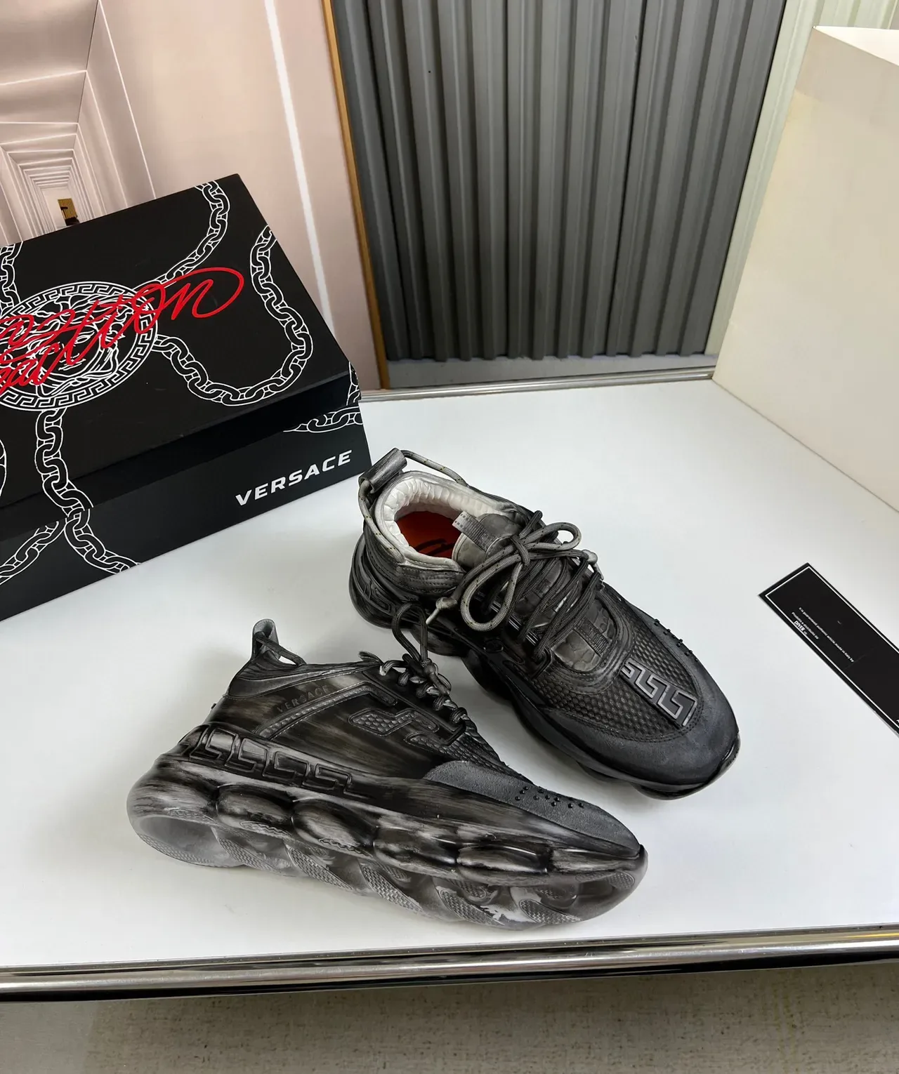 Versace Chain Reaction Distressed Tênis Chunky Pretos 6