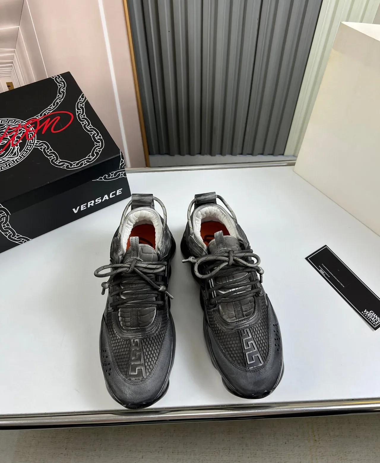Versace Chain Reaction Distressed Tênis Chunky Pretos 9