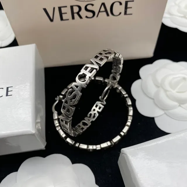 Versace Chain Reaction Silver-Tone Lettering Bracelet 4