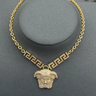 Versace सोना ও রূপা Pavé-Crystal মেডুসা পেন্ড্যান্ট গ্রিক কী মোটিফ কলার নেকলেস