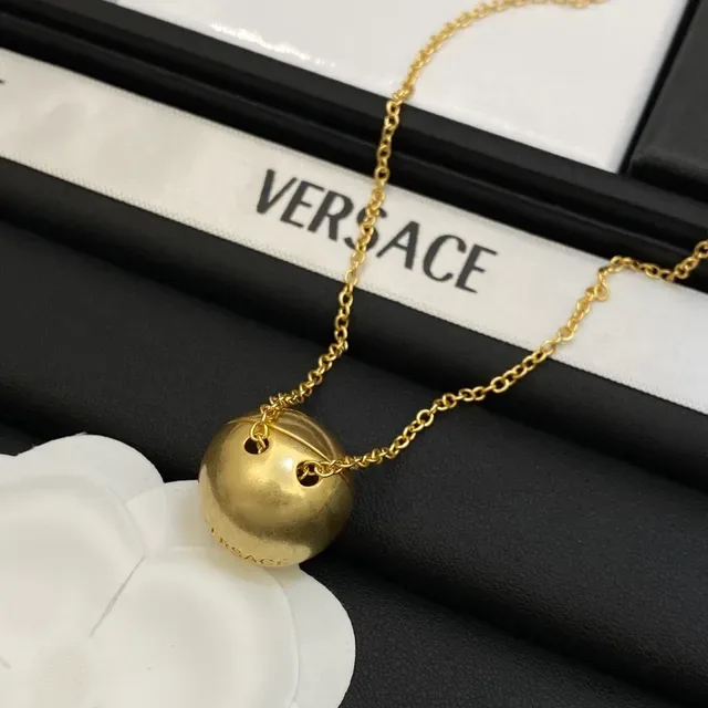 Versace Collier à pendentif sphérique doré 4