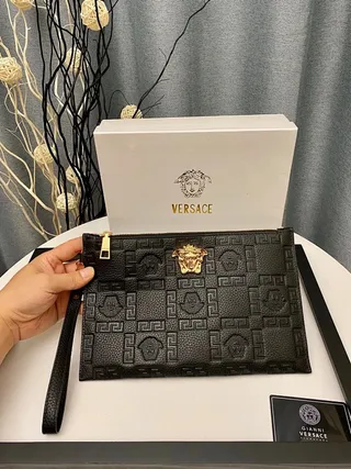 Versace Greca Medusa उभरा हुआ काला चमड़ा लिफाफा क्लच 2