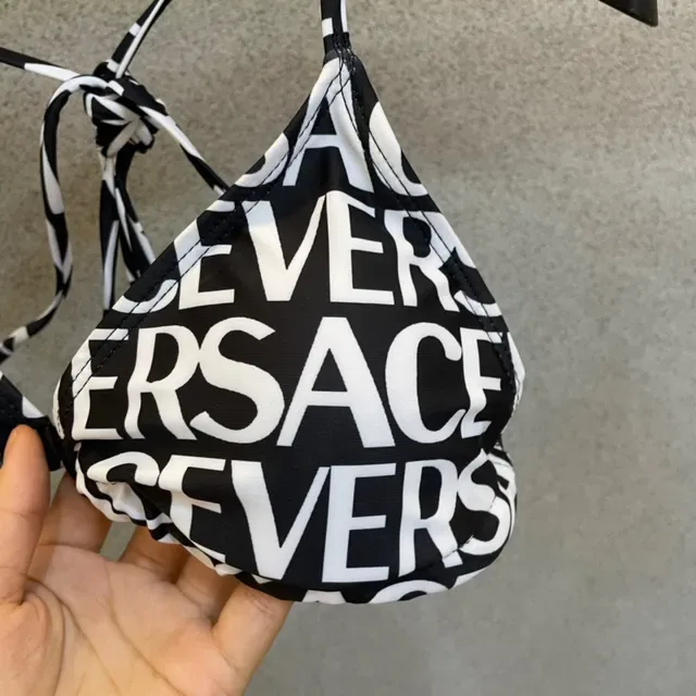 Versace Logo Print Top Halter Triangulaire Noir Blanc Maillot de Bain 8