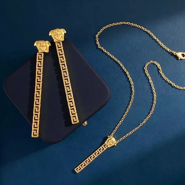 Versace Medusa Bar Greca पेंडेंट नेकलेस 8