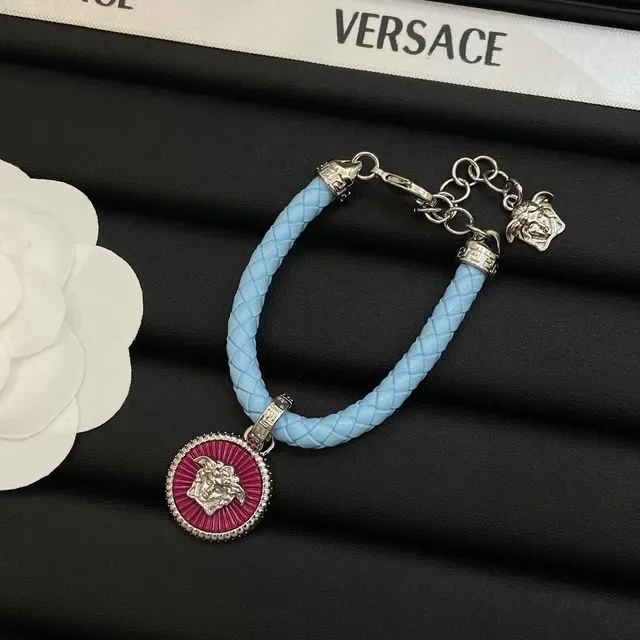 Versace Medusa قلادة جلد مضفر إيناميل أزرق ووردي 4