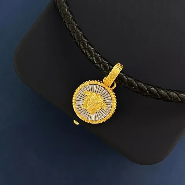 Versace Medusa Coin কালো গোল্ড ব্রেইডেড লেদার কর্ড পেন্ডেন্ট নেকলেস 3