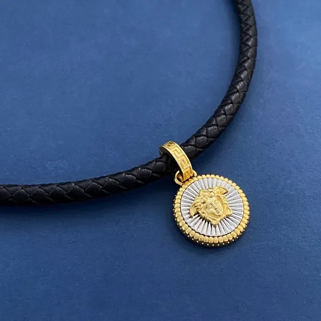 Versace Medusa Coin কালো গোল্ড ব্রেইডেড লেদার কর্ড পেন্ডেন্ট নেকলেস 5