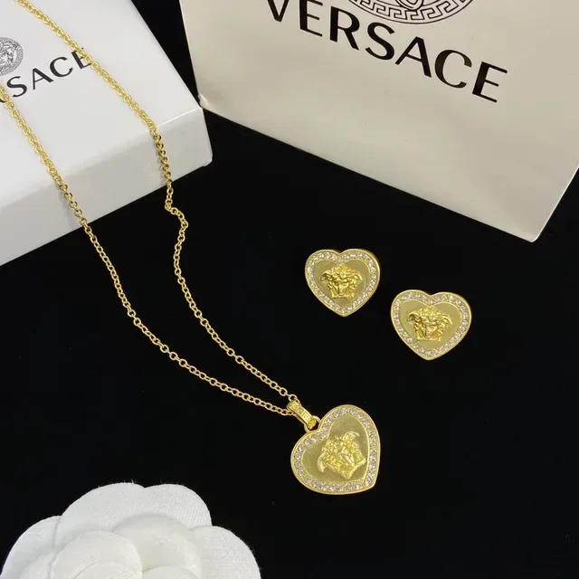 Versace Medusa Heart Gold Silver Motif 项链 6
