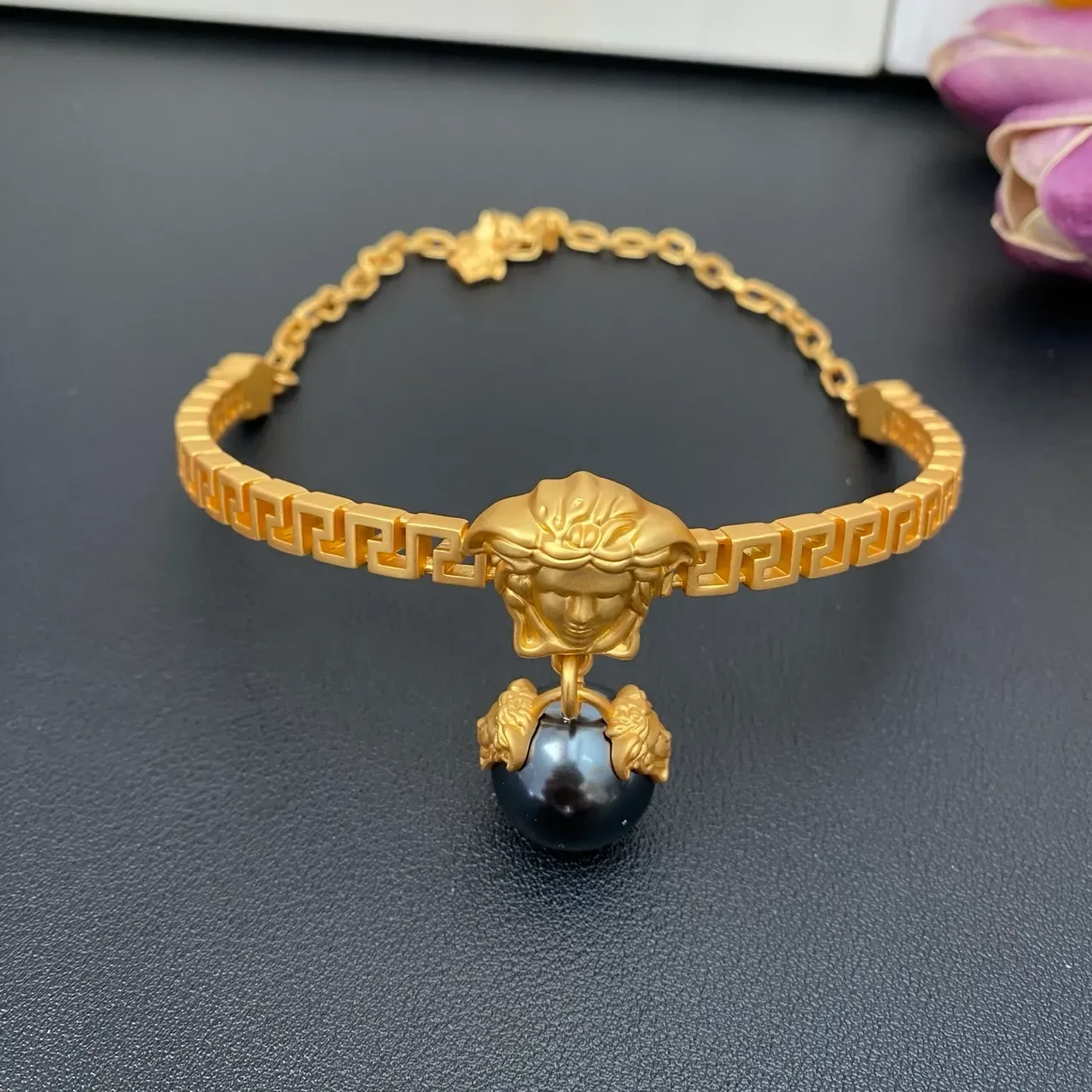 Versace Medusa मोती की कंगन सोने काला सिर आकर्षण यूनानी कुंजी बैंड कंगन 9