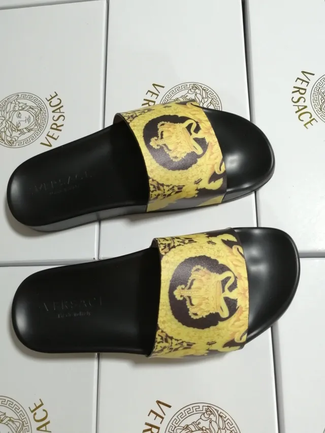 Versace Medusa Slide কালো এবং হলুদ চপ্পল 2