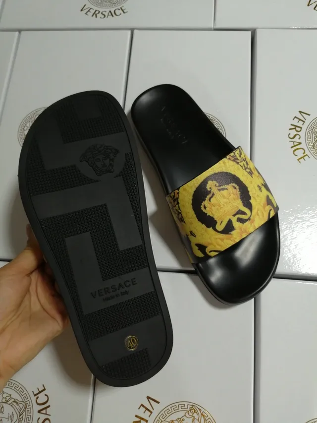 Versace Medusa Slide কালো এবং হলুদ চপ্পল 3