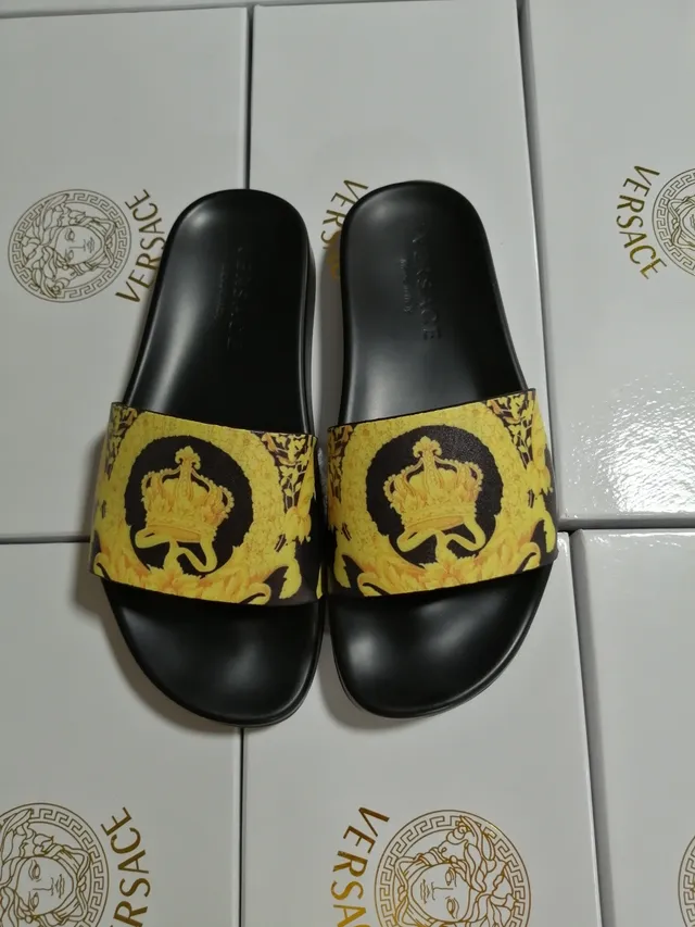 Versace Medusa Slide কালো এবং হলুদ চপ্পল 5