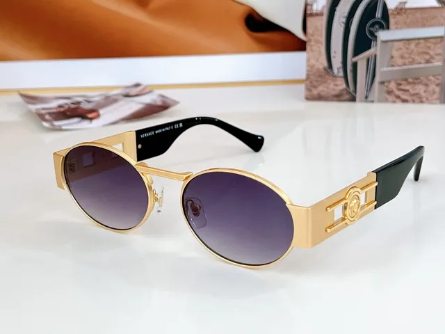 Versace Odissea Óculos de sol com lente ovalada dourada marrom e armação metálica 6