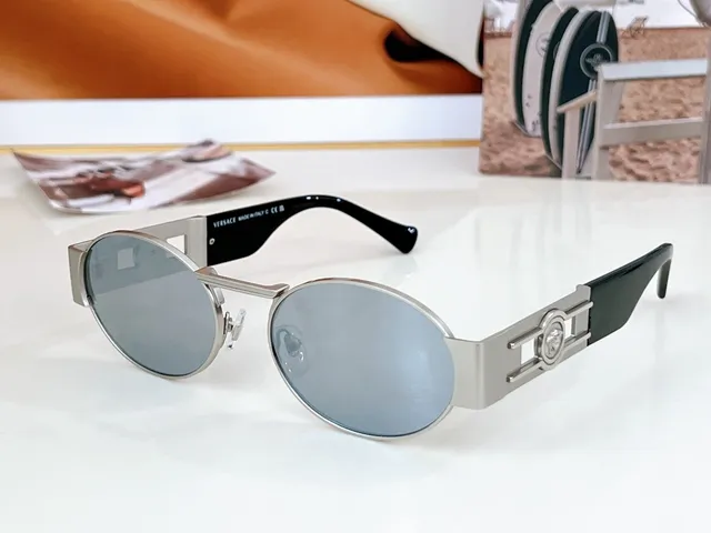 Versace Odissea Óculos de sol com lente ovalada dourada marrom e armação metálica 8