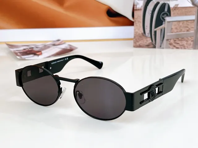 Versace Odissea Óculos de sol com lente ovalada dourada marrom e armação metálica 9
