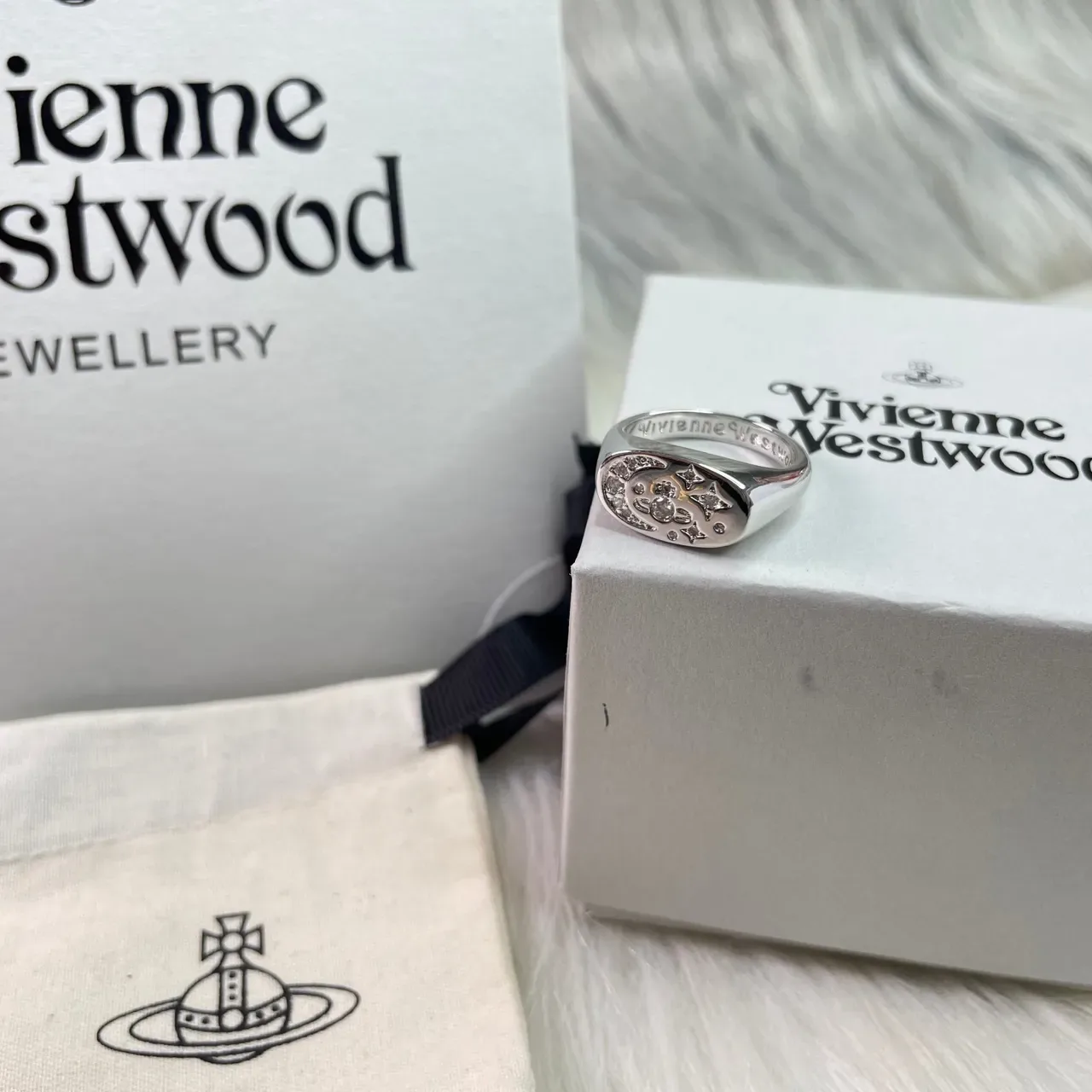 Vivienne Westwood Orb Signet Ring 银色与金色水晶搪瓷戒指 3