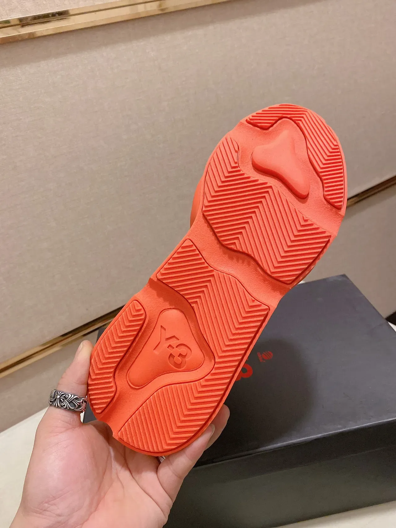 Yohji Yamamoto Chaussures chunky cuir mat noir orange semelle sculptée midsole 2
